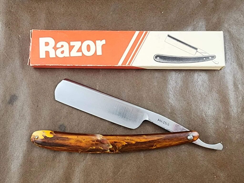 Vintage Razor made in Pakistan, New Old Stock in Original Packaging knives for sale
