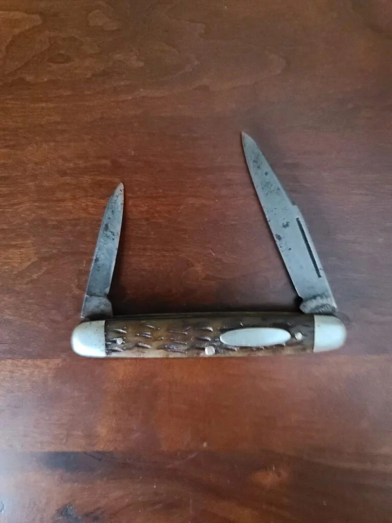 Cattaraugus 22779 (Little Valley) w/ Shield 1920-1930 knives for sale
