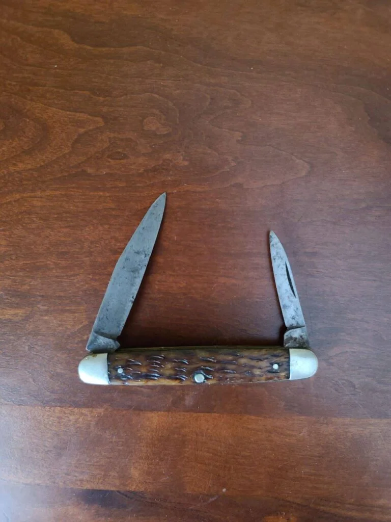 Cattaraugus 22779 (Little Valley) w/ Shield 1920-1930 knives for sale