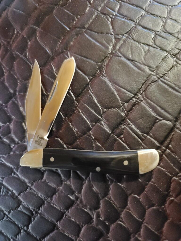 Hen and Rooster Peanut in Buffalo Horn 402-CHB knives for sale
