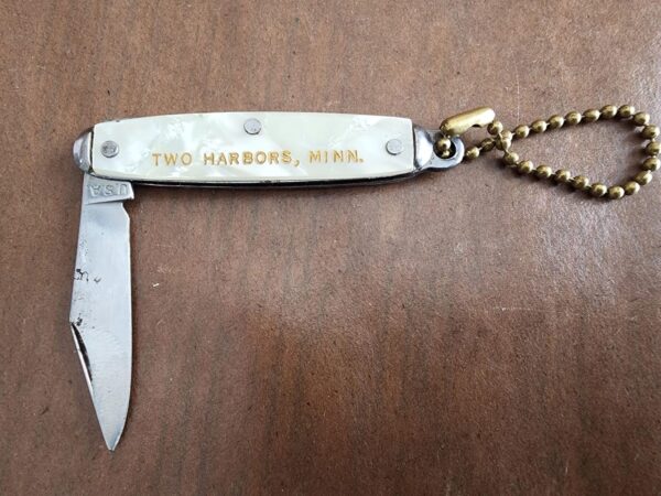 Two Harbors Vintage Advertising USA Made 2.5" OAL knives for sale