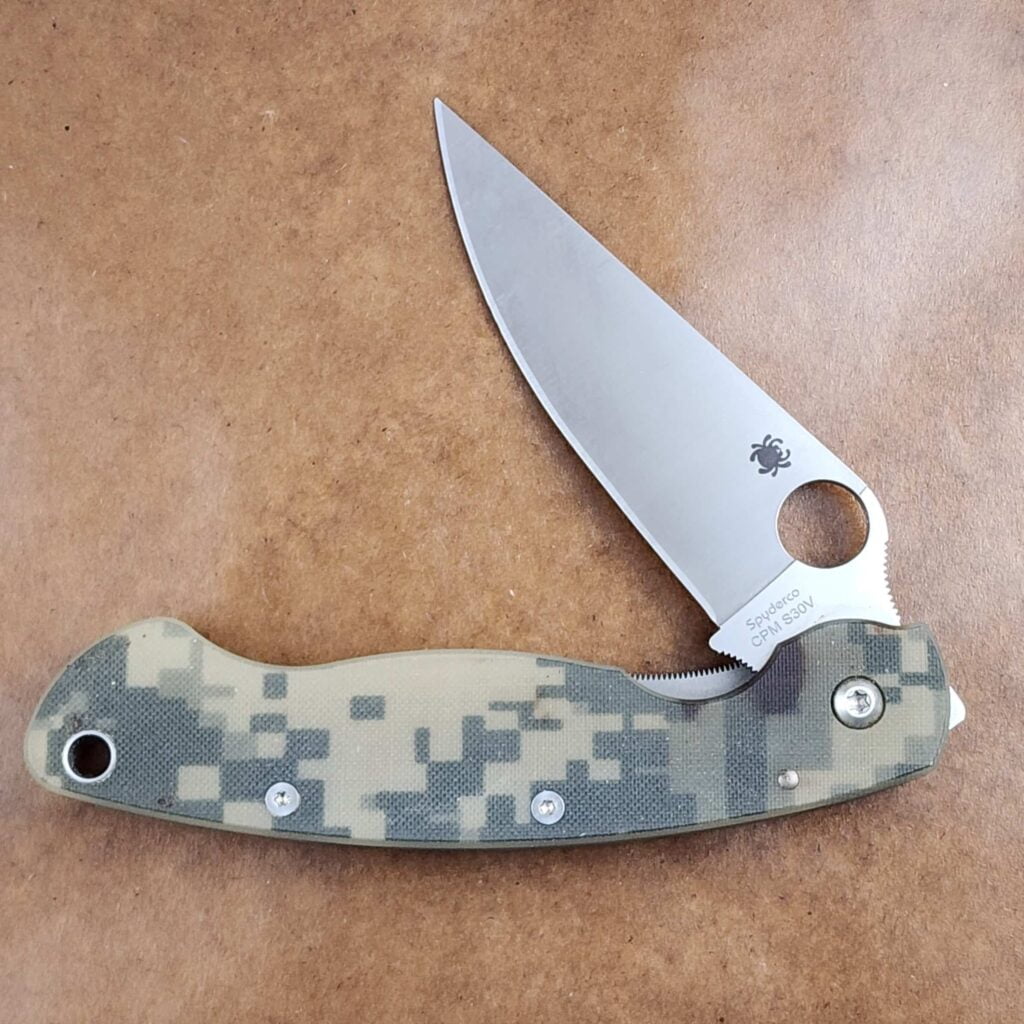 Spyderco Para Military 2 Digital Camo Folding Knife CPM S30V Blade knives for sale