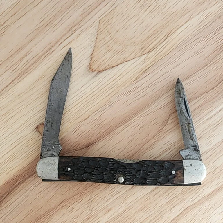 Robeson Pocketeze Antique Folding Knife #623875 in Beautiful Brown Jigged Bone knives for sale