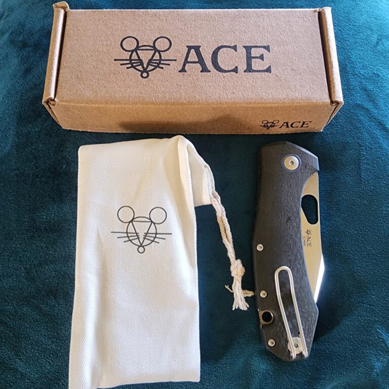 Giant Mouse ACE Carbon Fiber Grand Discounted "Rescue Mouse" knives for sale