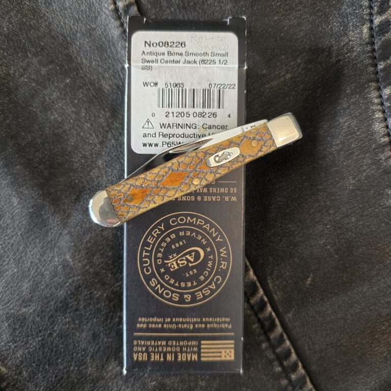 Case XX USA 6225 1/2 Small Swell Center "Rattle Snake"