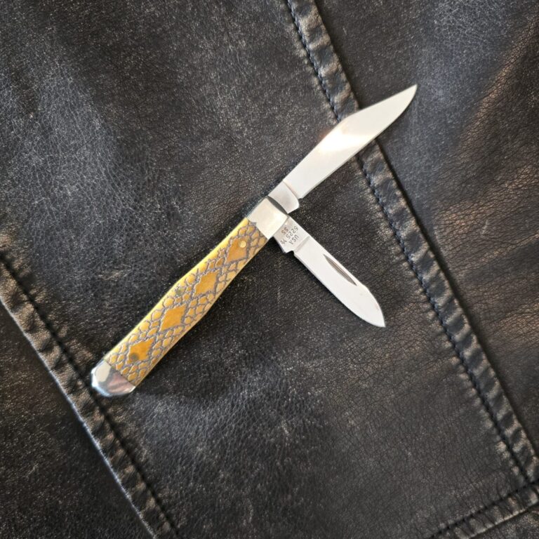 Case XX USA 6225 1/2 Small Swell Center "Rattle Snake"
