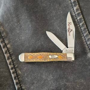 Case XX USA 6225 1/2 Small Swell Center "Rattle Snake"