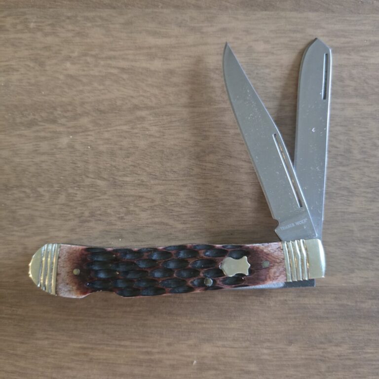 Timber Wolf Locking Trapper in Brown Jigged Bone
