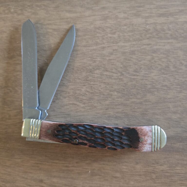 Timber Wolf Locking Trapper in Brown Jigged Bone
