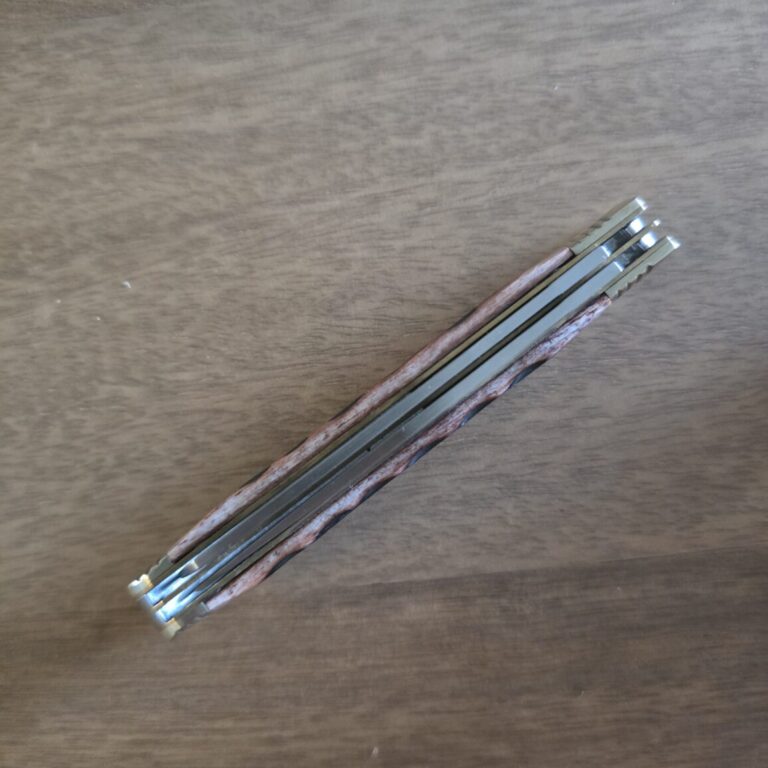 Timber Wolf Locking Trapper in Brown Jigged Bone