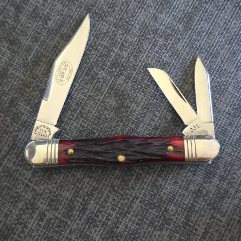 Great Eastern Cutlery # 331313 W Blood Red Jigged Bone SN13