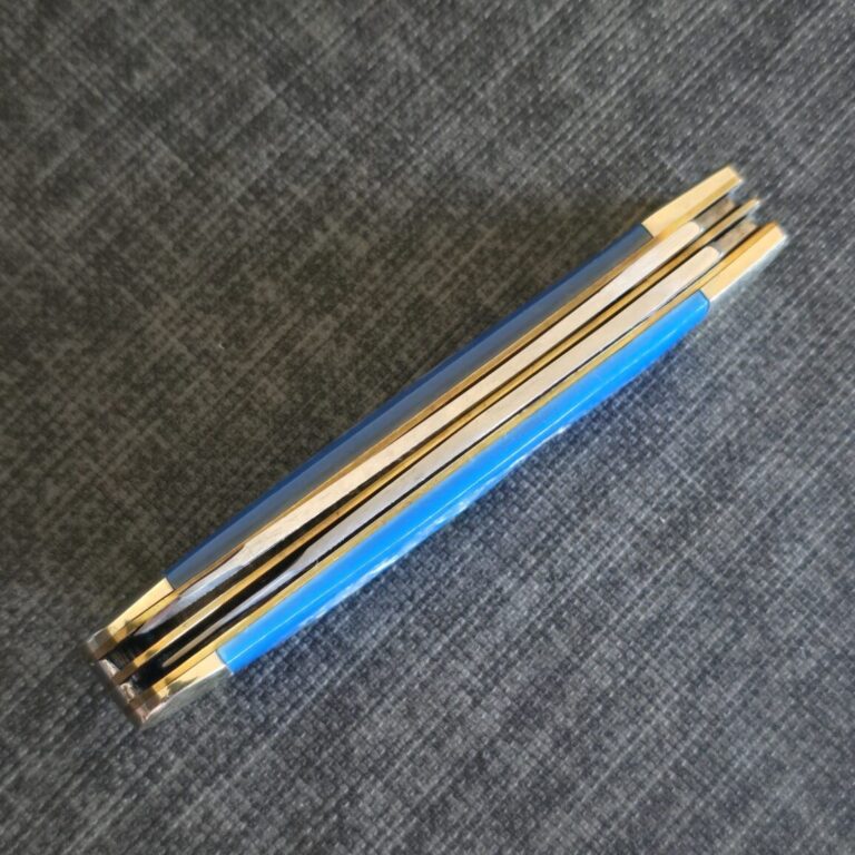 Frost Cutlery Trapper in Blue Synthetic Swirl