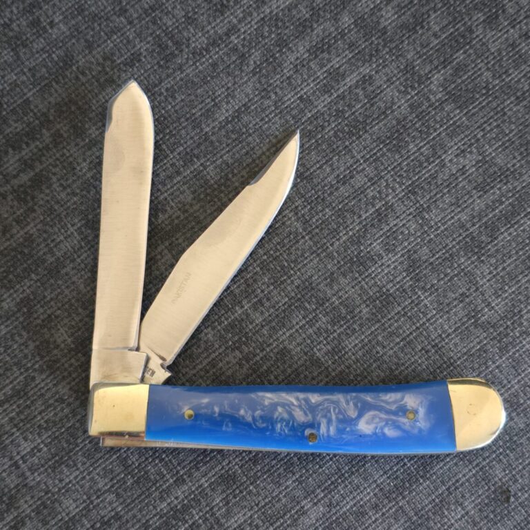 Frost Cutlery Trapper in Blue Synthetic Swirl