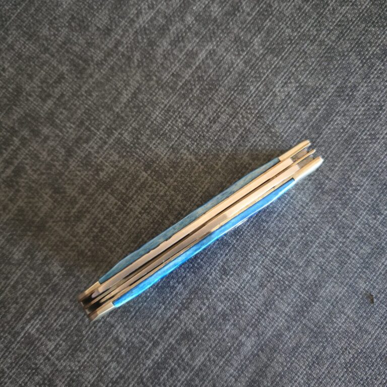 Frost Cutlery Trapper in Blue Bone
