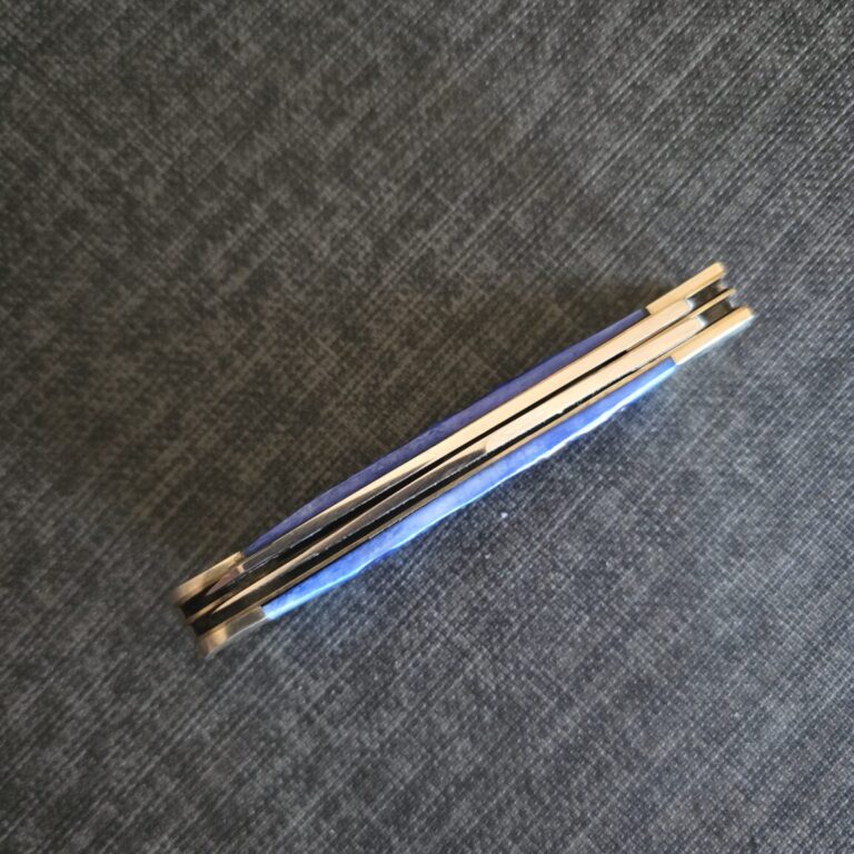 Frost Cutlery Trapper in Blue Bone