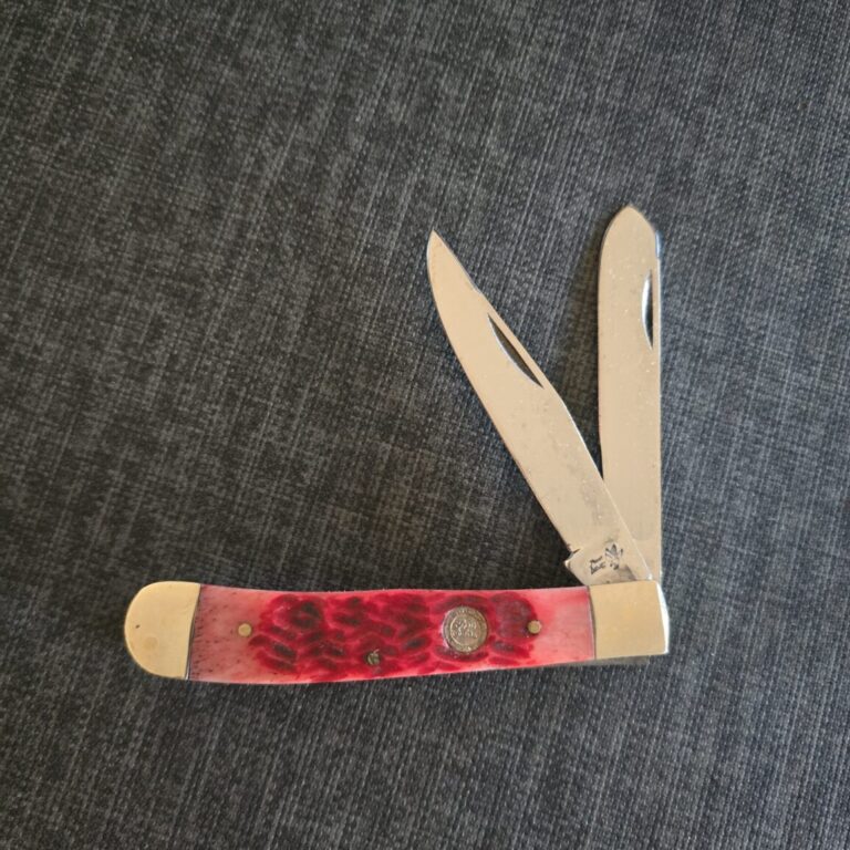 Frost Cutlery Trapper in Red Bone