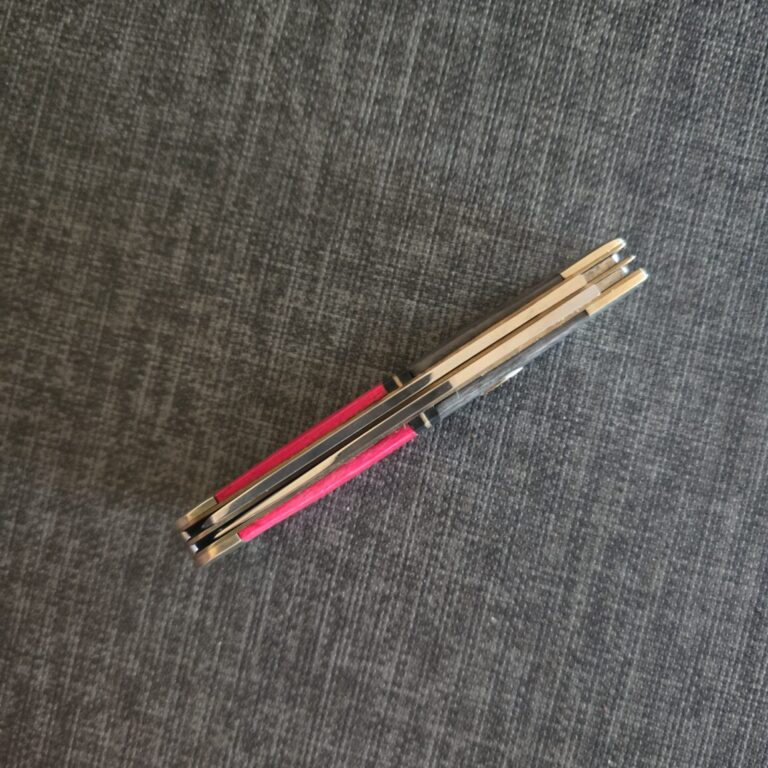 Frost Cutlery Trapper in Red Bone