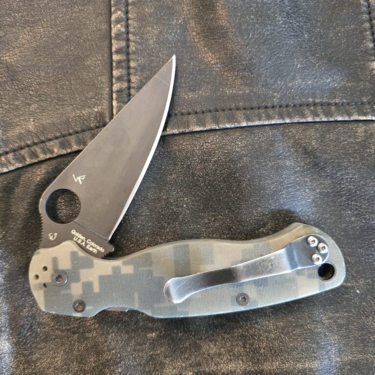 Spyderco USA PM 2 Digi Camo and Black (used) C81GPCMOBK2