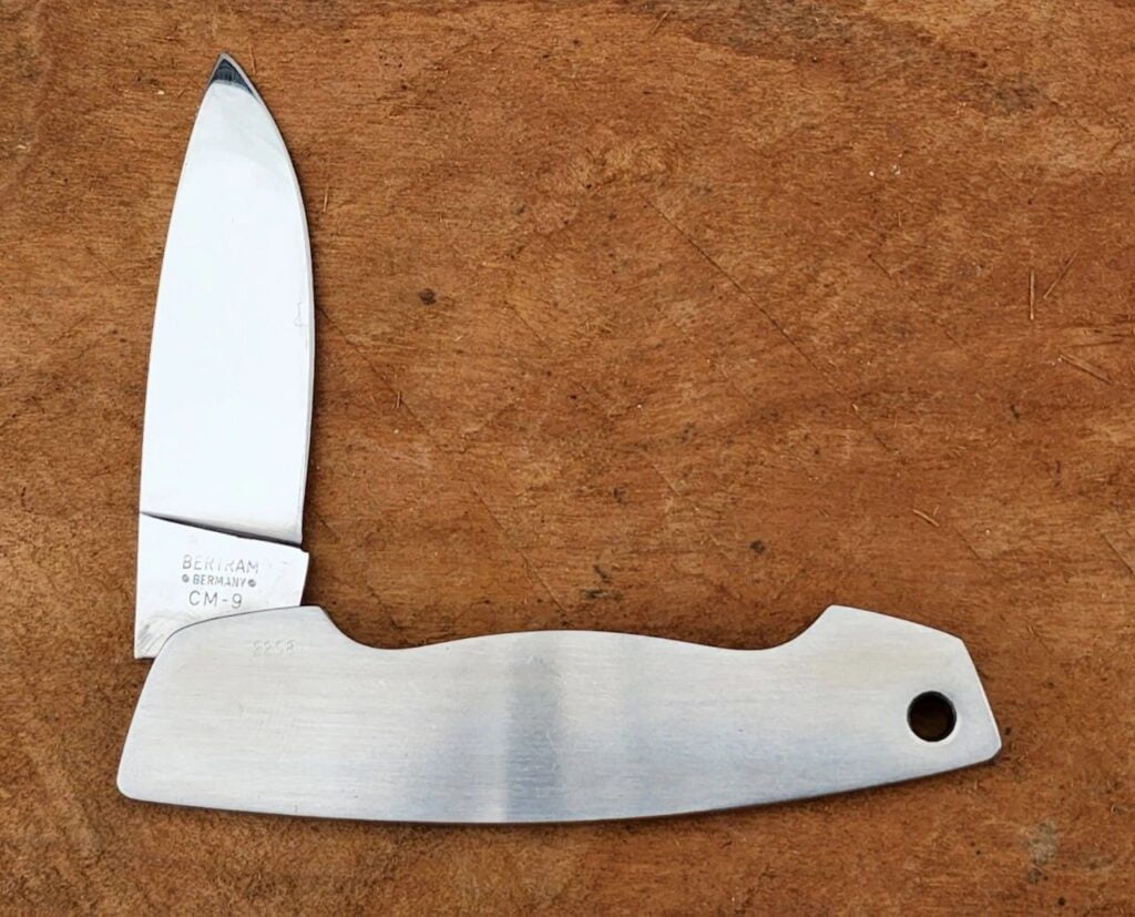 Hen Rooster CM-9 300 Savage Canoe Betram Cutlery – gallery image 6