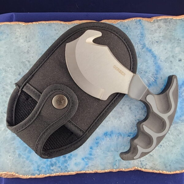 Gerber 840081381 with Sheath – gallery image 1