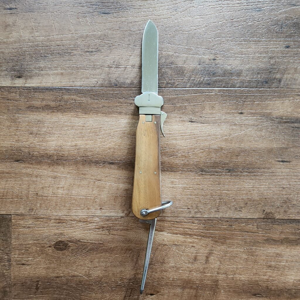 WWII Luftwaffe Paratrooper Gravity Knife. Hight quality reproduction, this version made to come apart. – gallery image 4