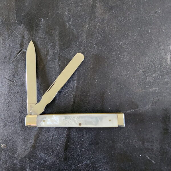 Queen #96 MOP Doctors knife (please note cracked scale seen on picture) knives for sale