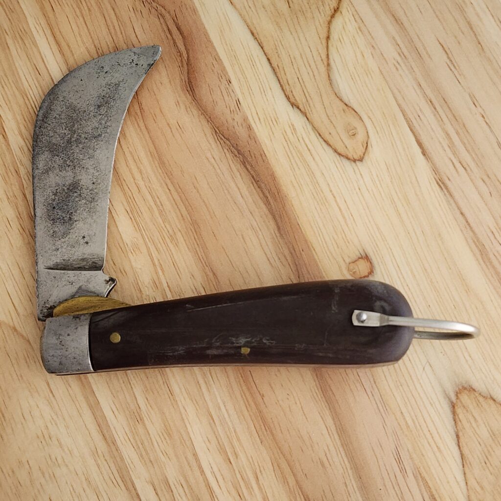 Vintage Mklein & Sons Electrician Utility Hawkbill Liner Lock Folding 4" Pocket Knife Made in Chicago USA – gallery image 4