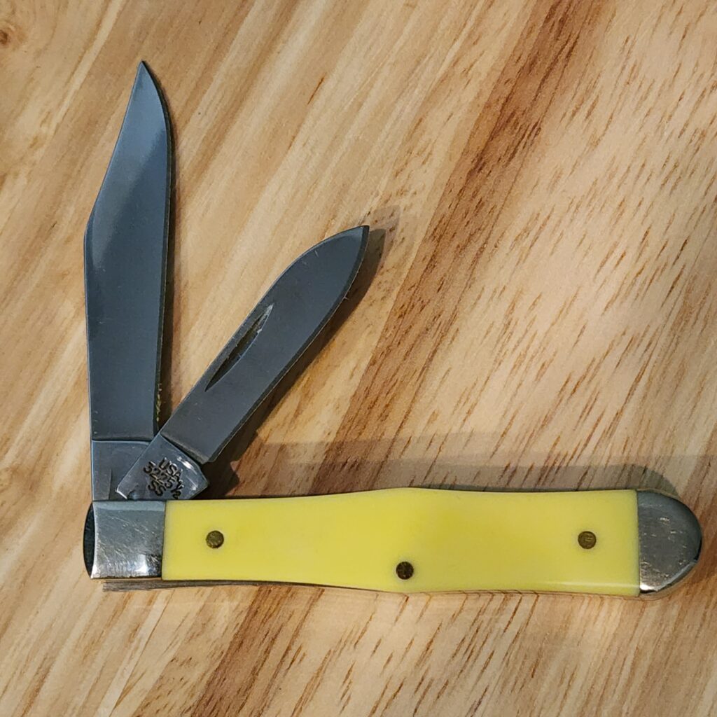 Case 3225 1/2 SS Yellow Synthetic Smooth Small Swell Center Jack – gallery image 3