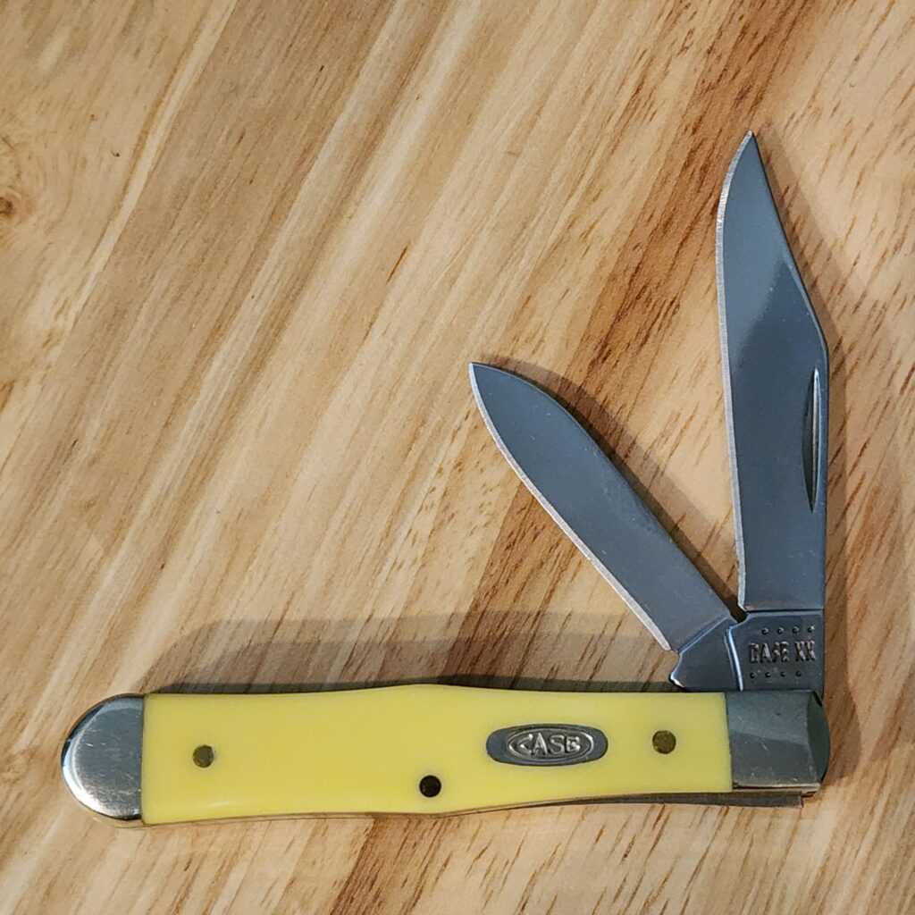 Case 3225 1/2 SS Yellow Synthetic Smooth Small Swell Center Jack