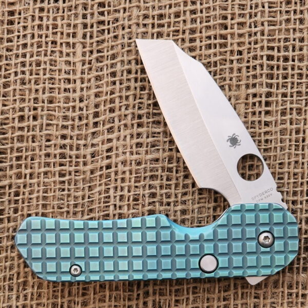 Spyderco Gecko Custom S30V Mini Smock Ti Frag scales, Skiffs, GCKW Lynch Clip – gallery image 1