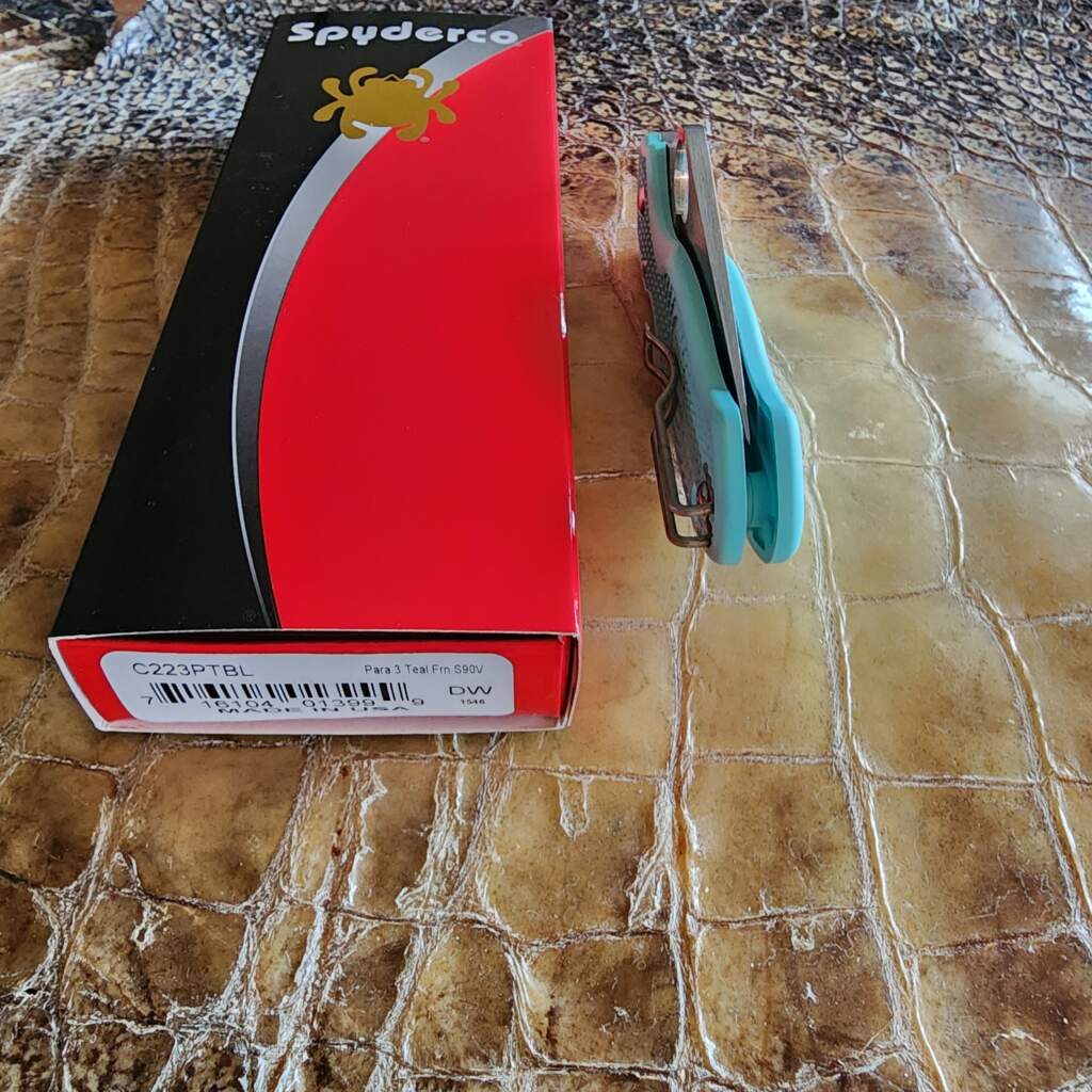 Spyderco Para 3 Lightweight (Teal!, s90v, BNIB) – gallery image 2