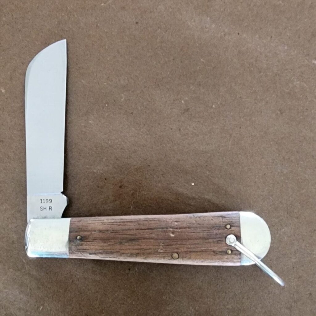 Case XX USA Whaler in Walnut and Stainless, 1199 SH R – gallery image 4