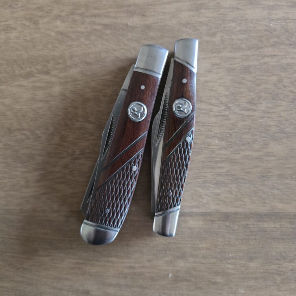 Remington Gun Stock Checkered Knives (Set of 2) – gallery image 3
