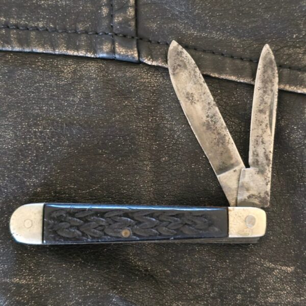 Vintage 3" Folding knife with Black Jigged Scales Heavily Used – gallery image 1