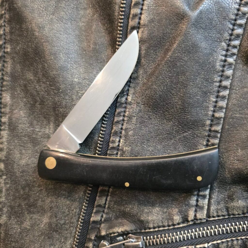 QUEEN CUTLERY CO USA 1978 COUNTRY PLOWBOY JUMBO BLACK SIDBUSTER KNIFE – gallery image 4