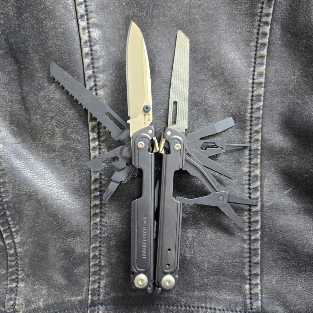 Leatherman Limited-Edition ARC Obsidian Black 833206 – gallery image 5