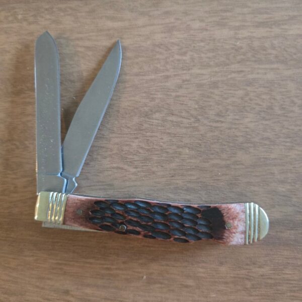 Timber Wolf Locking Trapper in Brown Jigged Bone
