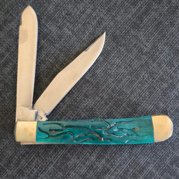 Frost Cutlery Trapper in Blue Jigged Bone