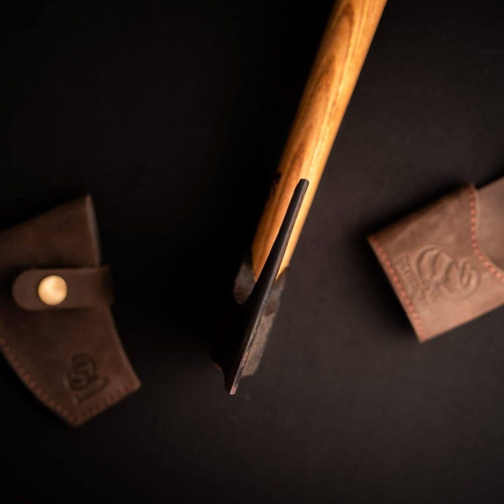 AX6 – Compact Long-Bearded
Bushcraft Hatchet – gallery image 3