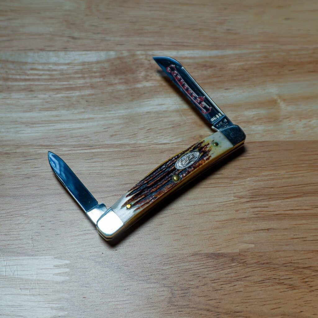 Case Congress Set of 3 Stag 1984 Knives with Solid Oak Display Case (1 of 2000) – gallery image 13