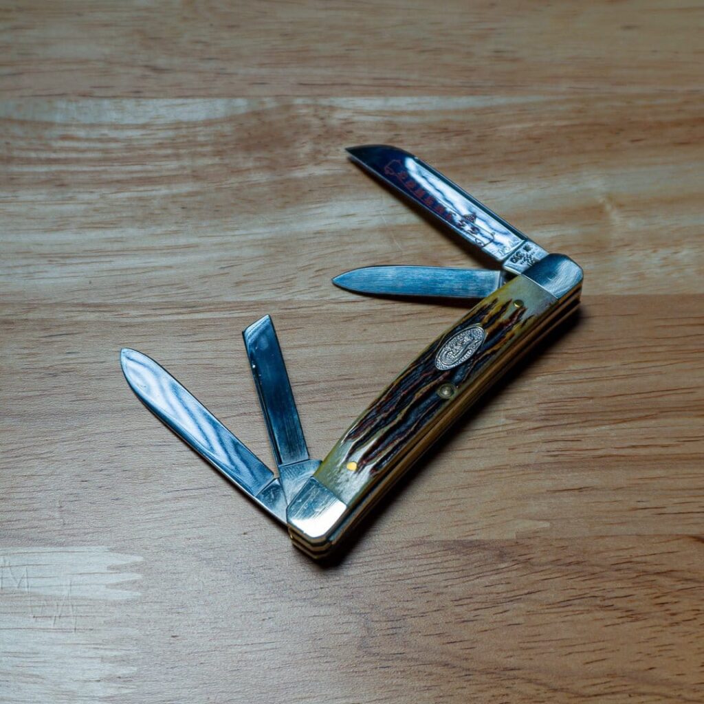Case Congress Set of 3 Stag 1984 Knives with Solid Oak Display Case (1 of 2000) – gallery image 9