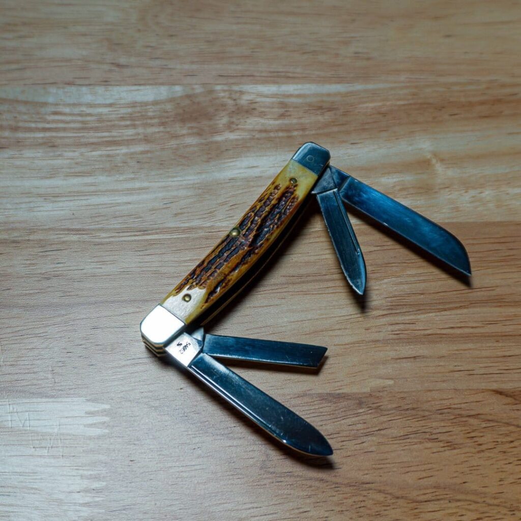 Case Congress Set of 3 Stag 1984 Knives with Solid Oak Display Case (1 of 2000) – gallery image 8