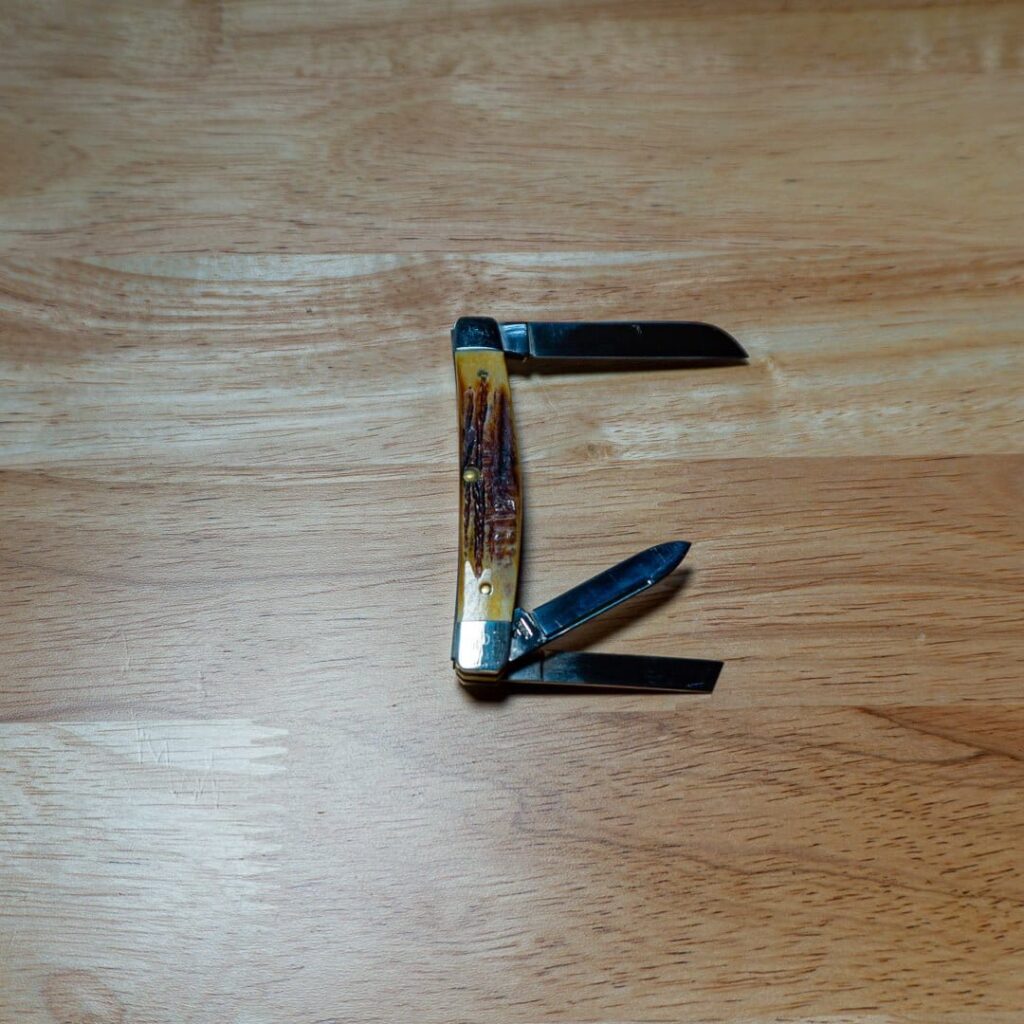 Case Congress Set of 3 Stag 1984 Knives with Solid Oak Display Case (1 of 2000) – gallery image 4