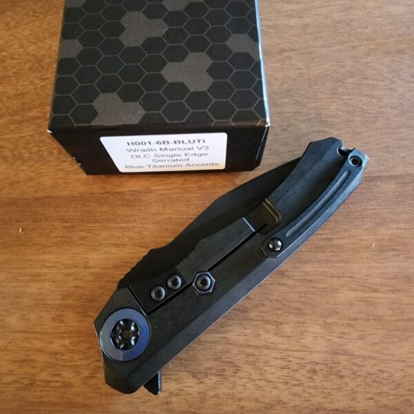 Heretic Knives Wraith Manual V3 DLC Single Edge Serrated with Blue Titanium Accents H001-6B-BLUTi - Image 4