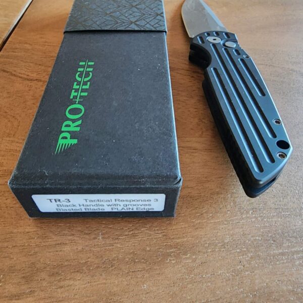 PROTECH TR-3 TACTICAL RESPONSE 3 BLACK HANDLE WITH GROOVES BLASTED BLADE PLAIN EDGE - Image 2