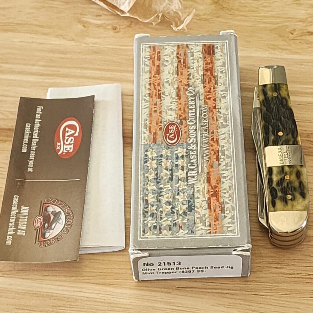 Case USA 2020 Mini Trapper Olive Green Peach Seed Jigged Bone 6207 SS – gallery image 2