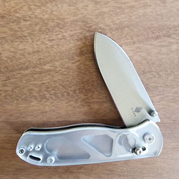 Kizer Drop Bear By Azo with Nitro V Satin Blade, PMMA & Clutch Lock. Model V3619A1
