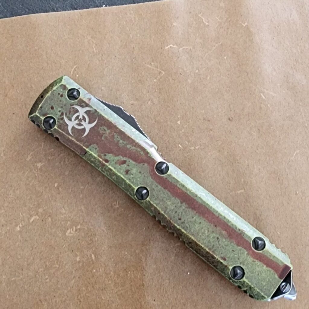 Microtech Ultratech D/E Outbreak Signature Series Deep Engraved Standard 122-1 OBDS – gallery image 5