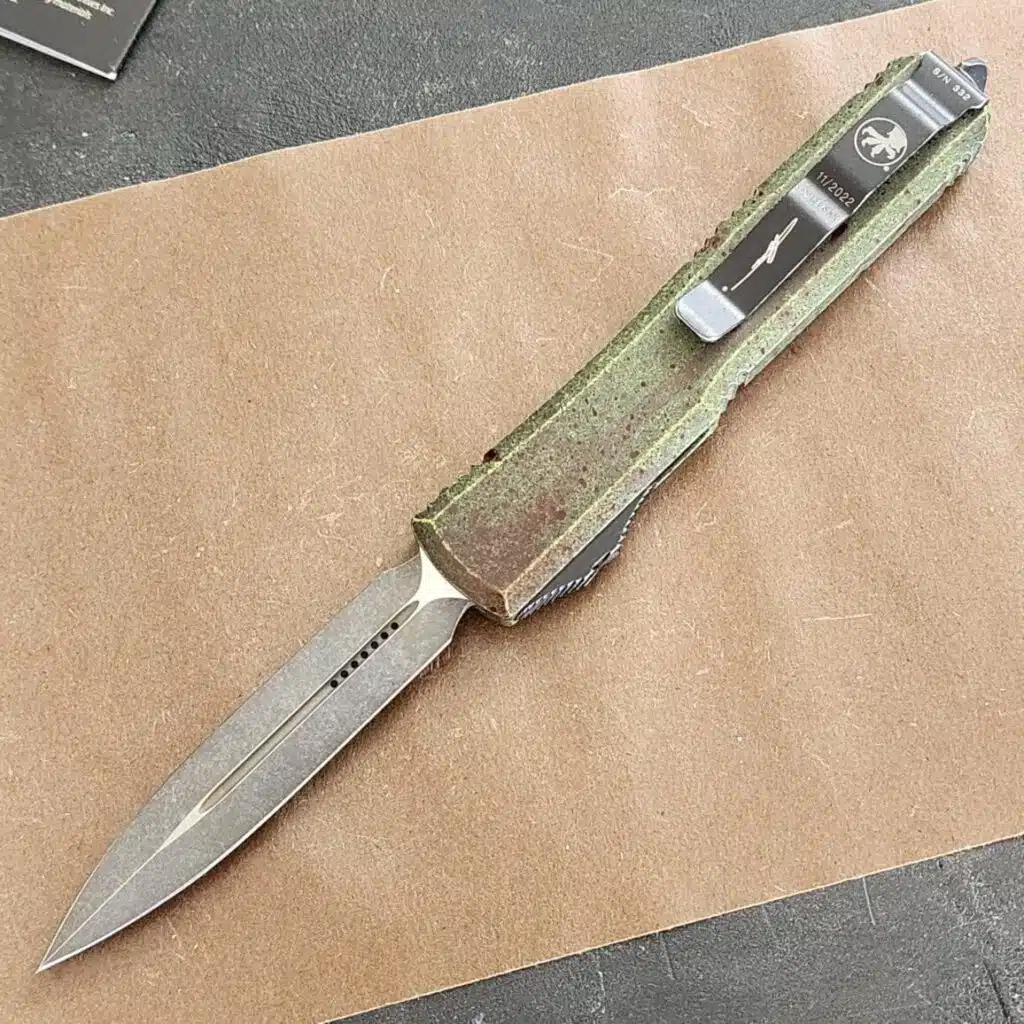 Microtech Ultratech D/E Outbreak Signature Series Deep Engraved Standard 122-1 OBDS – gallery image 2