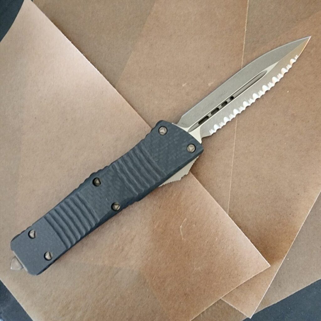 Microtech USA Combat Troodon D/E Signature Series Carbon Fiber Bronze Apocalyptic Full Serrated 142-15 APCFS SN440, 08/2021 – gallery image 3